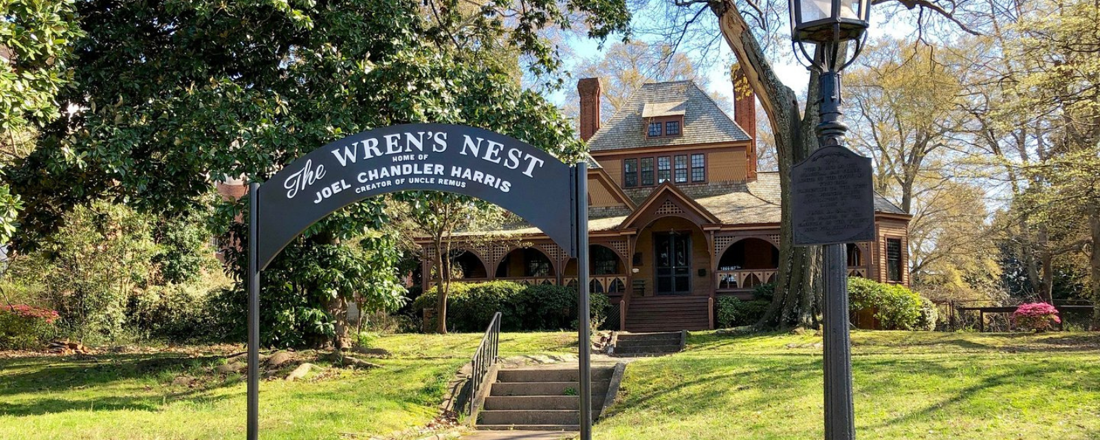 History Stops — 44th and 3rd Bookstore, Wren's Nest, Hammonds House, Herndon Home